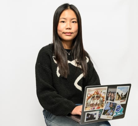 Teenager woth a laptop on her knees in front of her