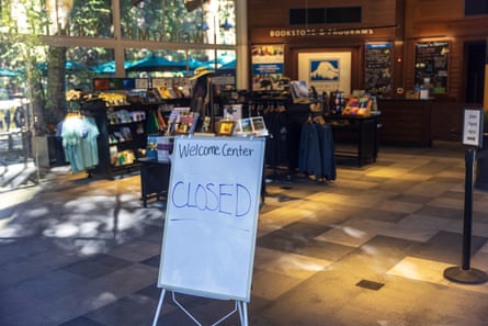 Gift shopw with whiteboard saying “Welcome Center CLOSED.”