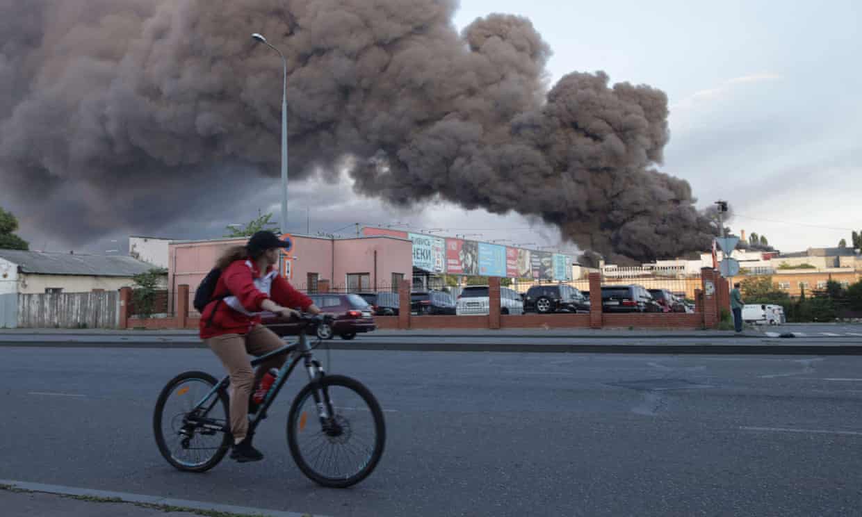 Russia-Ukraine war: Russian forces accused of storing weapons in nuclear plant (theguardian.com)