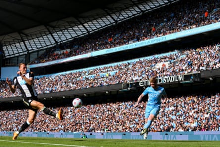 Kevin De Bruyne hits a cross during Manchester City’s May 2022 Premier League match against Newcastle at the Etihad Stadium.