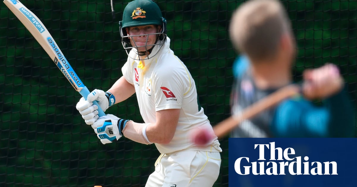 Steve Smith cuts a distracted figure on his return for Australians