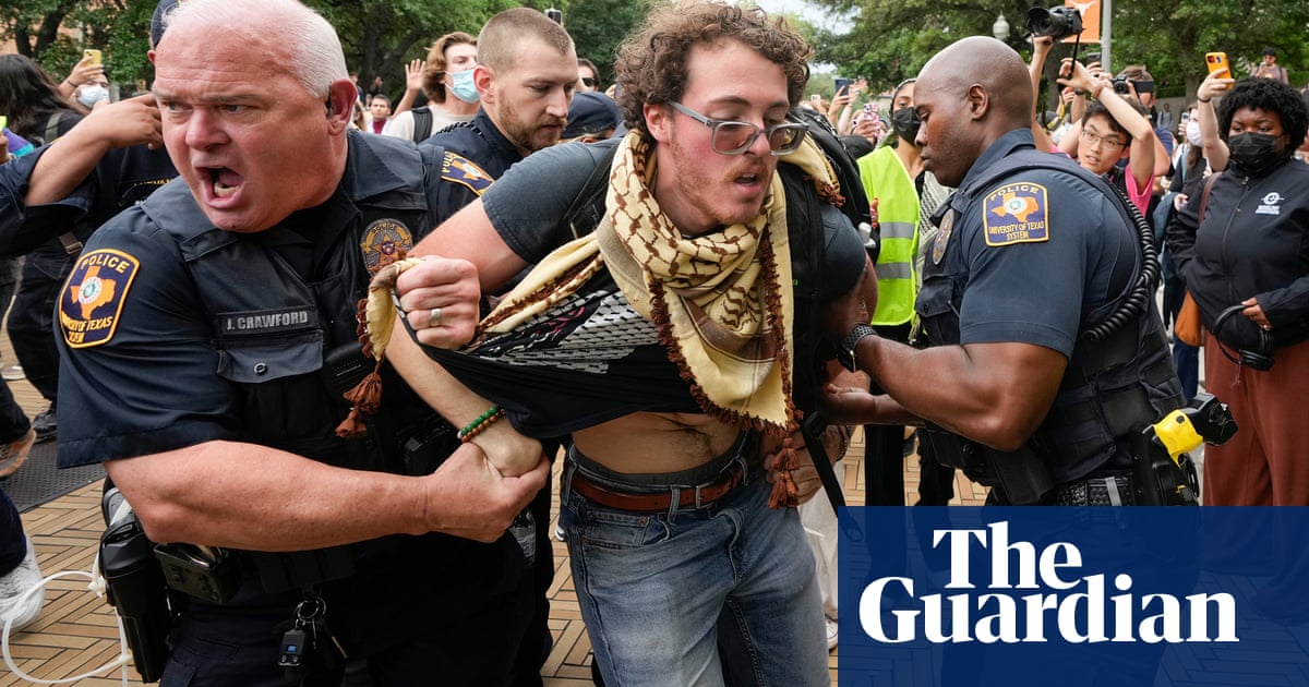 Photojournalist among 20 people arrested at UT Austin campus protest
