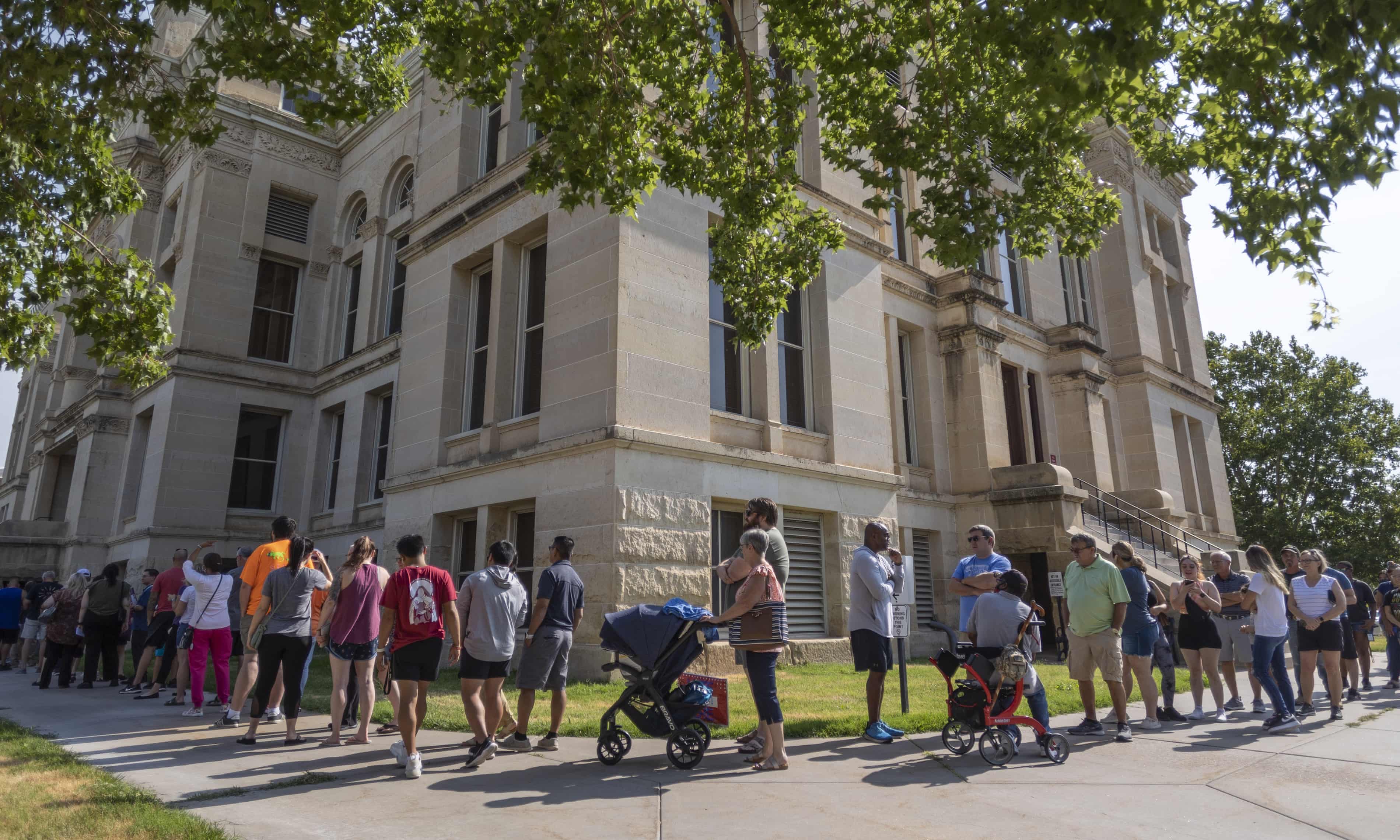 Kansas supreme court rules state constitution does not provide the right to vote (theguardian.com)