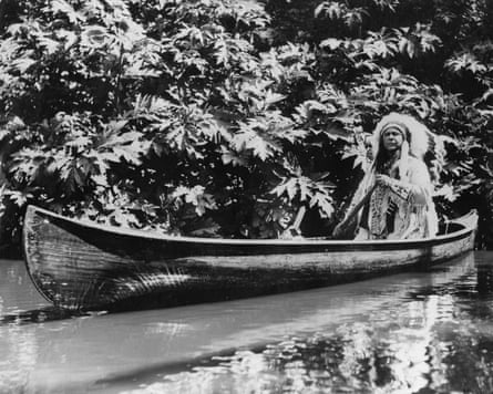 Chief Os-ke-non-ton paddling a canoe in Regent’s Park, London