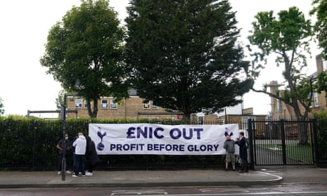 Tottenham fans protest against Daniel Levy and Enic after the European Super League debacle, which together with the pursuit of Conte looks like their last shot at leveraging their Big Club status.