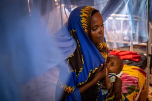 Hawo Abdi breastfeeds her son Adan Isaac.