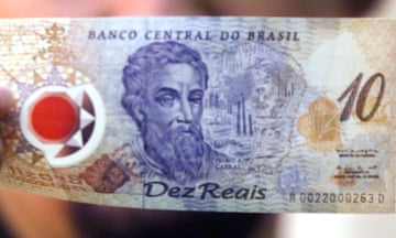 NEW POLYMERIC TEN REAL BANK NOTE RELEASED BY CENTRAL BANK IN BRAZIL<br>BSB01D:BRAZIL-ECONOMY:RIO DE JANEIRO,24APR00 - A new polymeric bank note of ten Reais (U.S. $5.50) was officially released for public use by Central Bank President Arminio Fraga, during a ceremony in Brasilia April 24. The experimental Real bank note is a polymer-based plastic and is expected to last more than twice as long as traditional bank notes and save the government more than $10 million over four years. The new version pays homage to the 500th anniversary of Portuguese explorer Pedro Alvares Cabral's landing in what today is Brazil on April 22, 1500. (Brazil Out) gn/Photo by Gregg Newton REUTERS