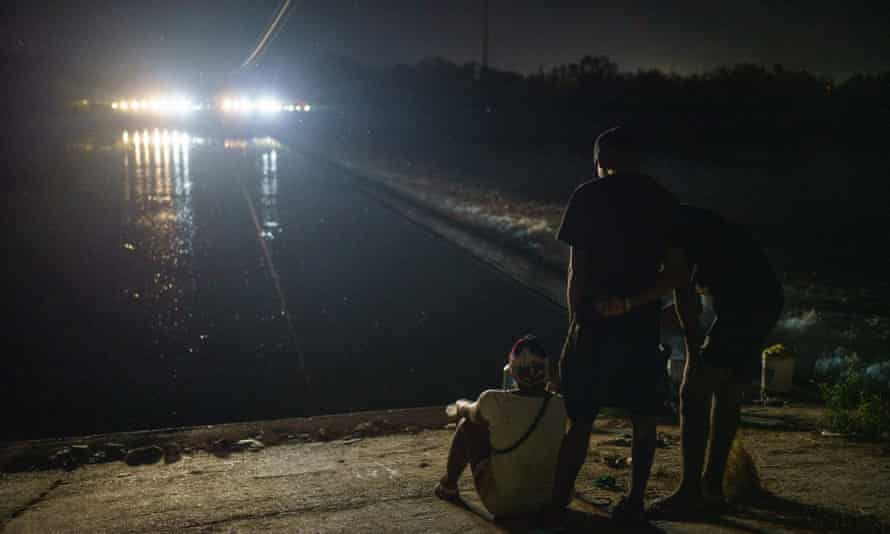 Texas state troopers block access to a dam on the Rio Grande.