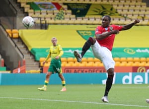 Odion Ighalo poaches to put United ahead.