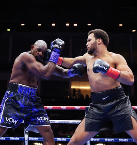 Moses Itauma punches Dillian Whyte