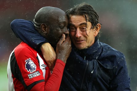 21 October 2023Yoane Wissa and Thomas Frank celebrate victory against Burnley at Brentford Community Stadium.