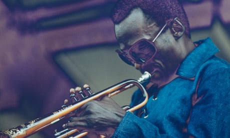 Miles Davis Performs At Newport<br>NEWPORT, RI - JULY 04 : American trumpeter Miles Davis performs on stage at the Newport Jazz Festival held in Newport, Rhode Island on July 04, 1969. (Photo by David Redfern/Redferns)
Person|Musician|Concert 
redfernobitgallery