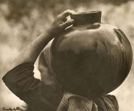 Different gaze: Zapotec peasant woman with a jug on her shoulder, 1926