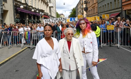 Linnéa Claeson, right, with the Swedish culture minister, Alice Bah Kuhnke, left, and holocaust survivor Hedi Fried campaign in Stockholm against the far right.