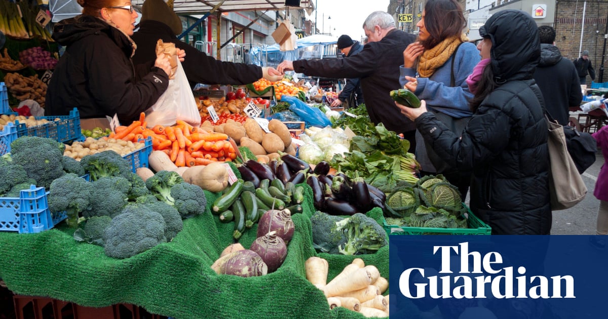 Glut of early fruit and veg hits UK as climate change closes âhungry gapâ | Farming | The Guardian