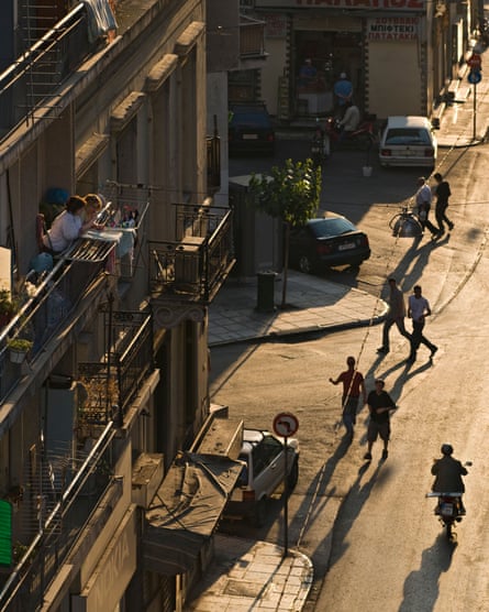 A busy sidestreet in the centre of Athens.