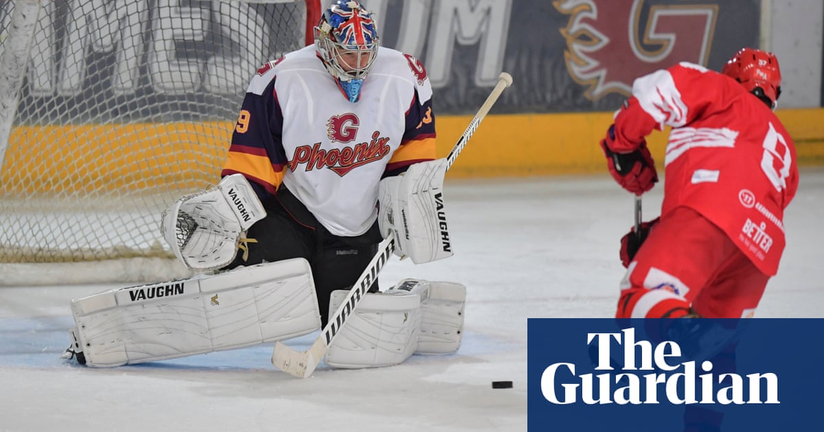Petr Cech makes ice hockey dream debut with match-winning penalty save – video
