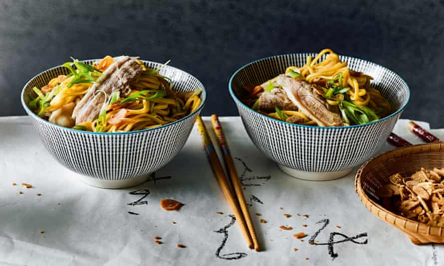 Hsi jet khauk swe - Tagliatelle all'olio di aglio.