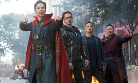 Benedict Cumberbatch, Robert Downey Jr, Mark Ruffalo and Benedict Wong in Avengers: Infinity War (2018)