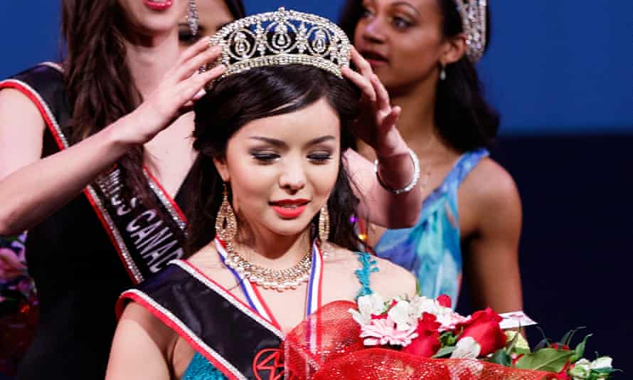 Anastasia Lin is crowned Miss World Canada 2015.