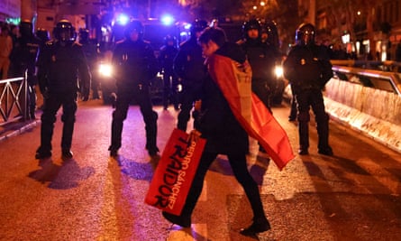 إسبانيا: سانشيز من المقرر أن يبقى رئيسًا للوزراء بعد العفو المثير للجدل عن الانفصاليين الكاتالونيين | إسبانيا إسبانيا: سانشيز من المقرر أن يبقى رئيسًا للوزراء بعد العفو المثير للجدل عن الانفصاليين الكاتالونيين | إسبانيا