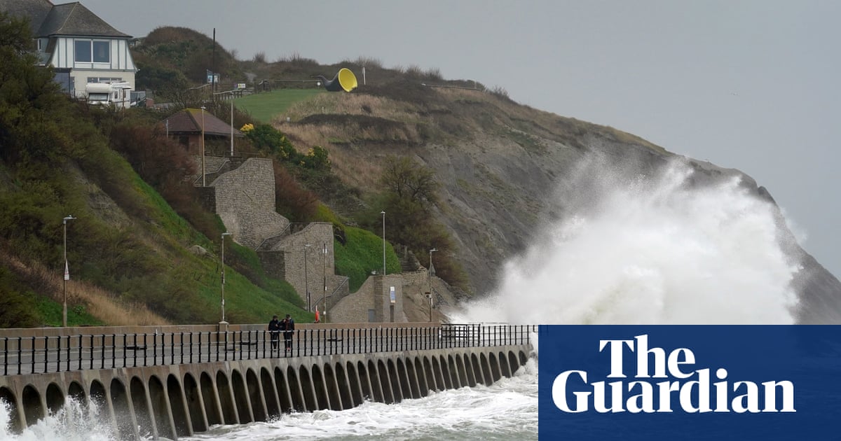 Weather warnings for wind and rain have been issued in the UK ahead of the Easter weekend.  uk weather