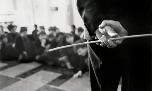 A photo showing a teacher holding a cane