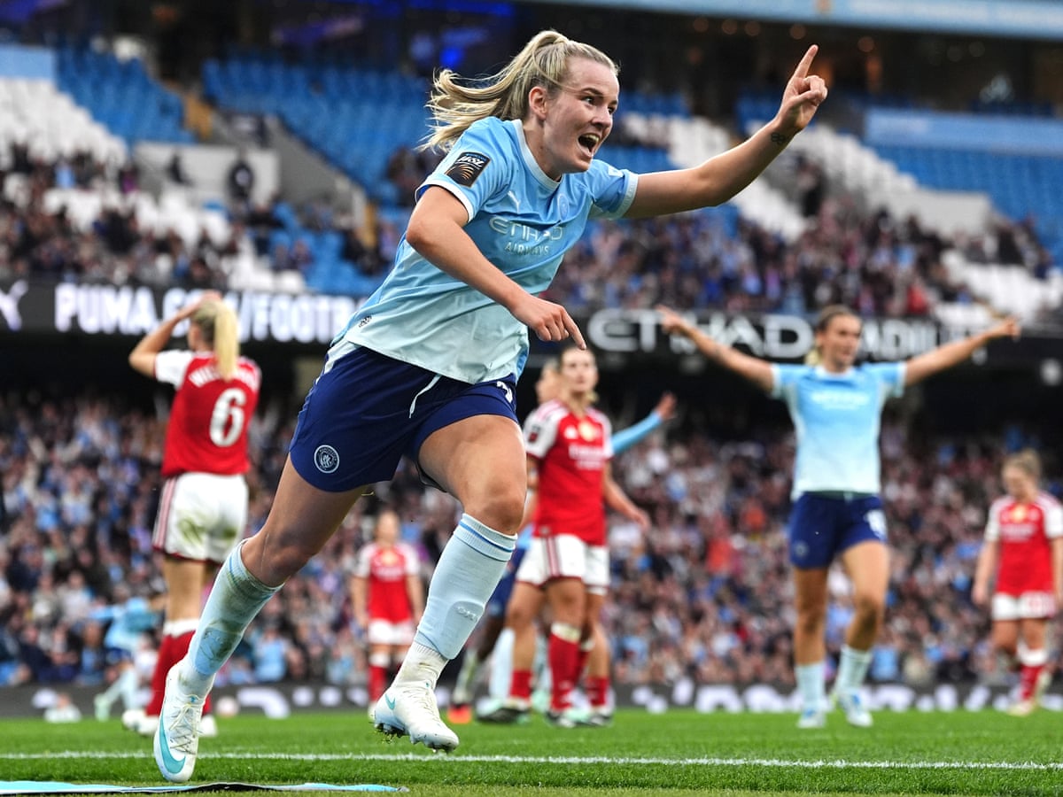 More woe for Arsenal as Manchester City march on – Women’s Football Weekly podcast