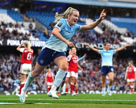 Lauren Hemp, do Manchester City, comemora.