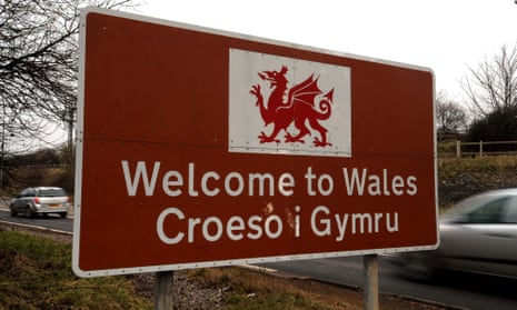 The Welsh language campaign group Cymdeithas yr Iaith strongly criticised the bank’s reply.
