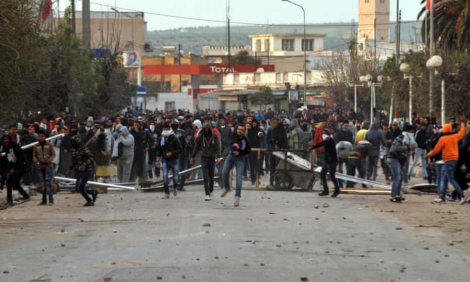 Protesters clash with Tunisian security forces in Tebourba