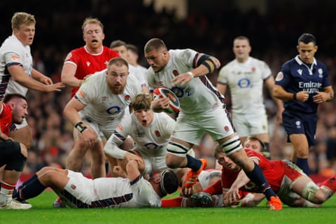 Joe Heyes!= scores a try