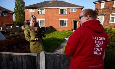 householder and Labour canvasser with 'Labour have got your back' jumper