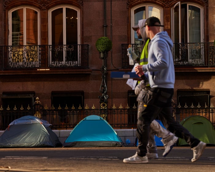 Scrap policy that gives refugees with leave to remain 28 days to find housing, say UK groups