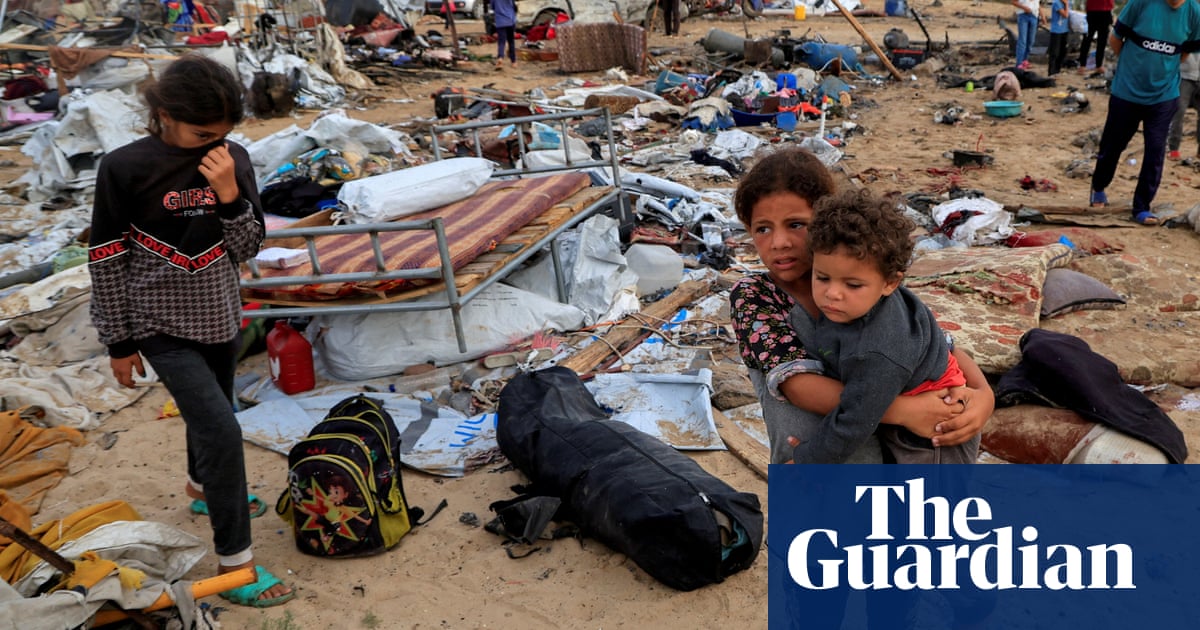 Israeli forces strike displaced Palestinians' tents in Khan Younis – video