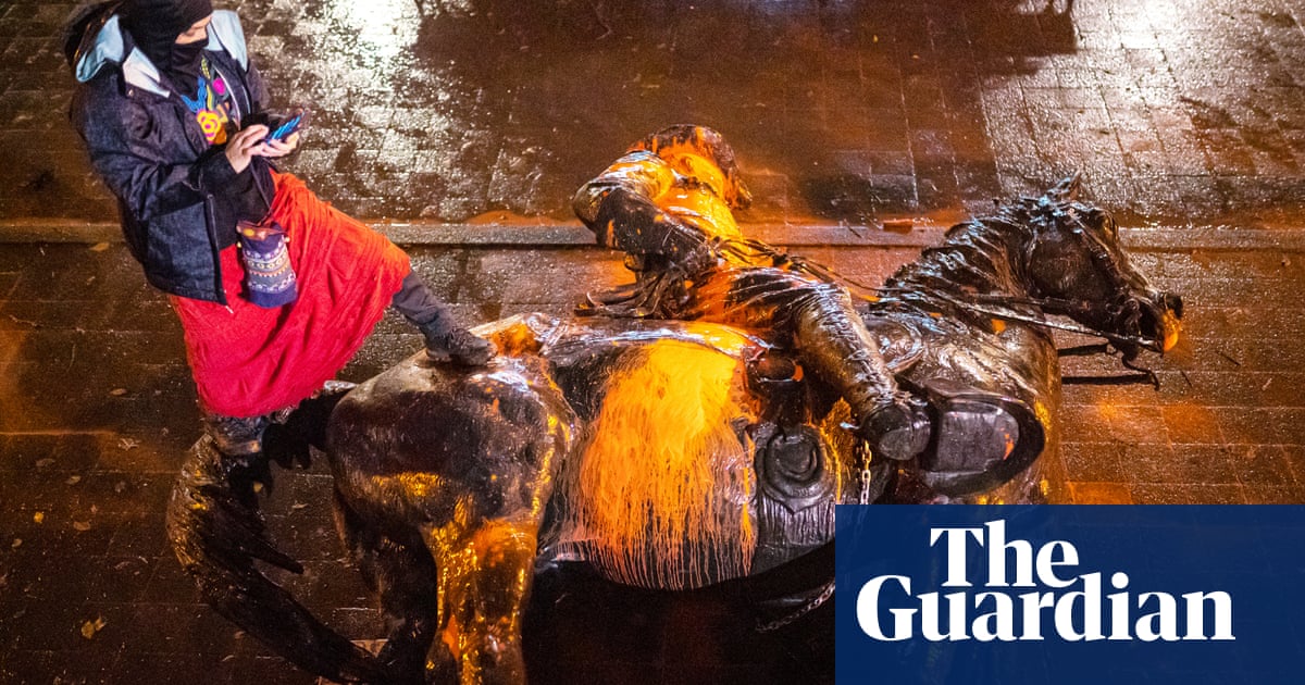 Portland Group Topples Roosevelt And Lincoln Statues In Protest Of Columbus Day Portland The Guardian