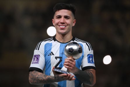 Fernández with his Young Player award at the World Cup