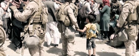 soldiers and civilians in kabul 2021