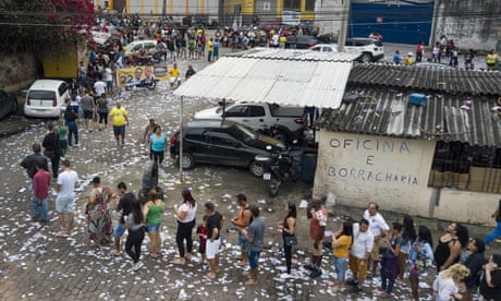 People queue to vote in the Mare neighbourhood of Rio de Janeiro