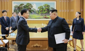 Südkoreaner Gesandter Delegierte Nordkoreaner Kim Jong im Kobagsan Gusthouse in Pjöngjang, Nordkorea.