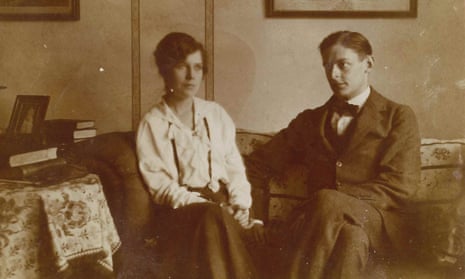 Eliot with his first wife, Vivien, in their home from 1916 to 1920, Crawford Mansions, an apartment block in Westminister.