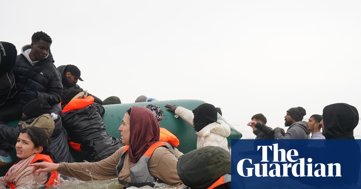 UK to pay France another £660m to curb Channel crossings