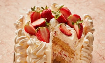 Ravneet Gill's strawberry meringue cake 027