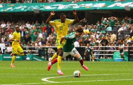 Sphephelo Sithole fouls Brian Gutierrez.