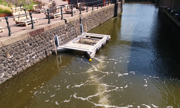 The Great Bubble Barrier’s concept in operation in Amsterdam.