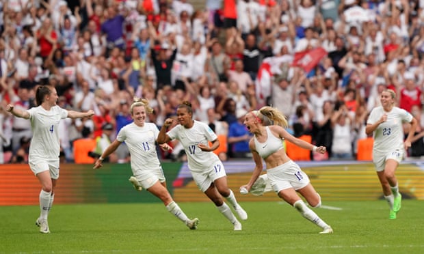 England's Chloe Kelly (second right) celebrates scoring the winning goal against Germany in the Women's Euros final.
