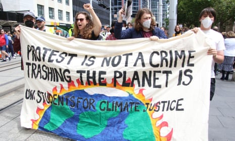 Protesters in Sydney call on the NSW government to repeal anti-protest laws and drop charges against climate activists. A new report by Human Rights Watch has raised concerns about curbs on freedom of expression in Australia. 