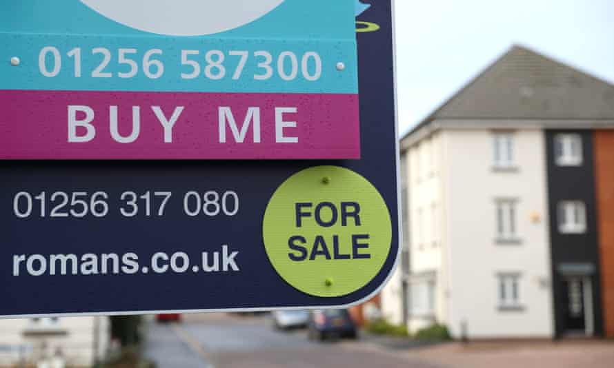 Board outside a house for sale in Basingstoke, Hampshire.