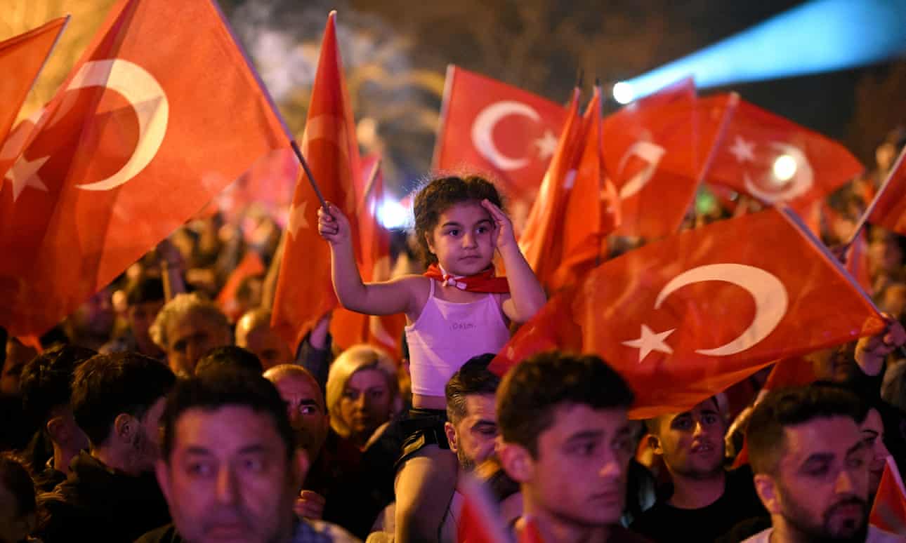 El partido de oposición de Turquía arrasa en la victoria de las elecciones locales en un desaire a Erdoğan