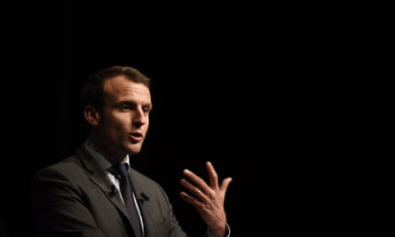 Emmanuel Macron is standing as an independent.